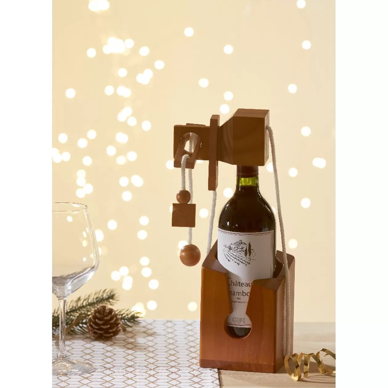 Gifi Casse tête bouteille emprisonnée avec cadenas support bois< Vaisselle Et Accessoires De Table