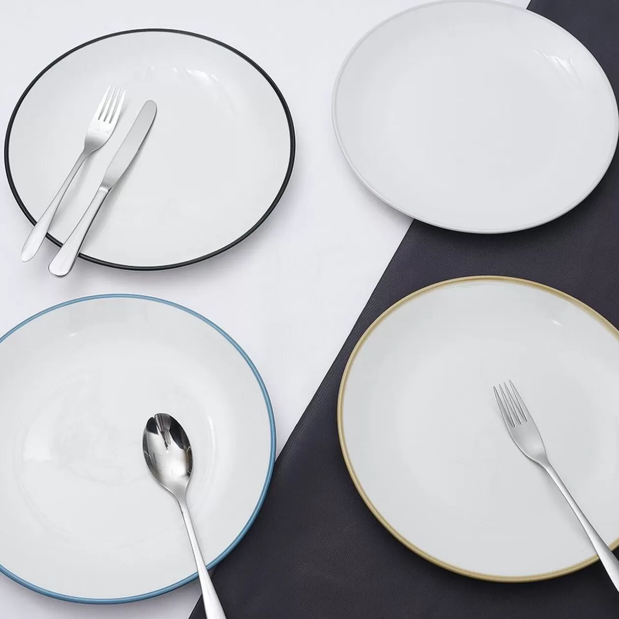 Gifi Lot de 4 assiettes plates rondes porcelaine blanche avec liseré coloré< Vaisselle Et Accessoires De Table
