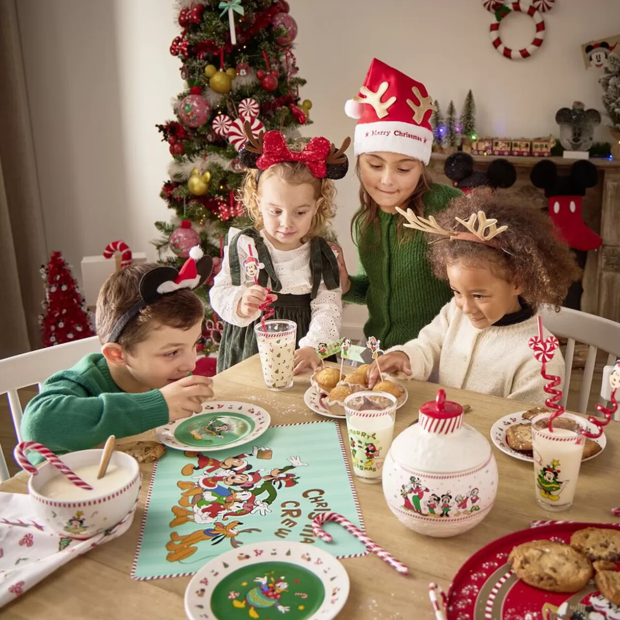 Gifi Pot en verre Disney Mickey Merry Kissmas avec couvercle Ø16xH20cm< Conservation Alimentaire